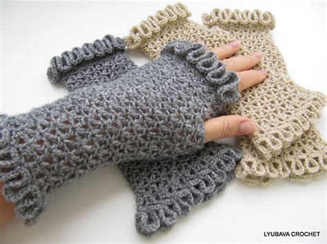 Ravelry Crochet Wrist Warmers With Ruffled Edges Pattern By Milimagfa