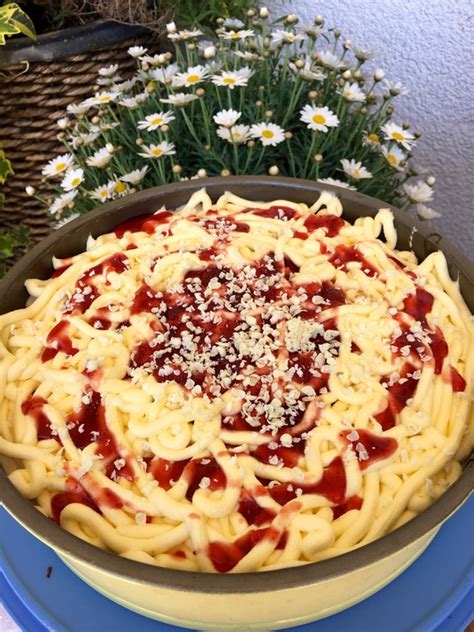 Über 17 bewertungen und für vorzüglich befunden. Spaghetti-Blechkuchen von Julimond1920 | Chefkoch.de