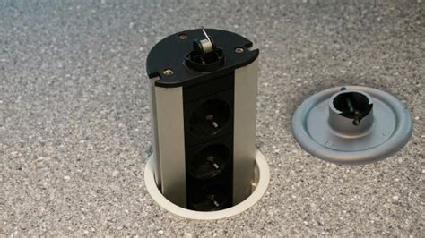 Gartensteckdosen und energiesäulen gibt es in allen größen und formen. Versenkbare Steckdose - Deckel reparieren @ diybook.at