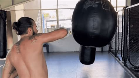 VIDEO Poncho De Nigris se prepara para su pelea con Adrián Marcelo