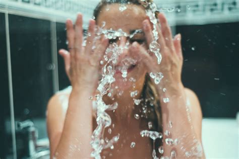 Science Suggests You Should Not Shower Every Day Anymore Lifehack
