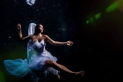 Trash The Dress Underwater Photography Rebecca And Kyle