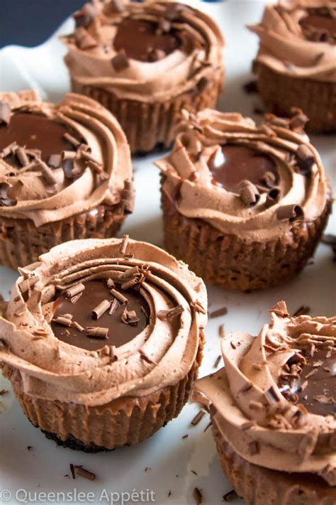 There are so many chocolate desserts and preparing them is a real pleasure for me. Mini Triple Chocolate Cheesecakes ~ Recipe | Queenslee Appétit