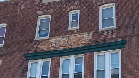 Historic Apartment Complex Evacuated In Eastern Iowa After Bricks Fall