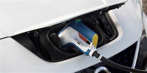 Chademo is the trade name of a fast charging method for battery electric vehicles delivering up to 62.5 kw by 500 v, 125 a direct current via a special electrical connector. CHAdeMO: Ladeleistungen von bis zu 400 kW möglich ...