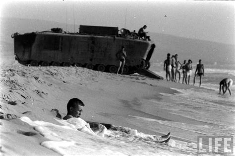 A Usmc Lvtp 5 Crew Taking A Break Vietnam War Photos Cold War