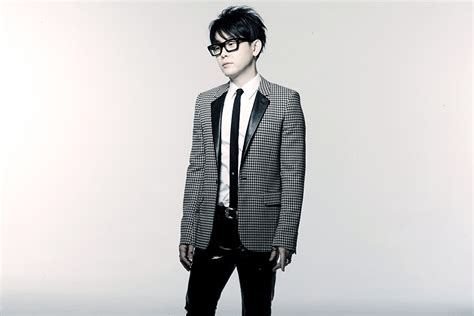 이승환, 尹총장 복귀에 세상이 모두 너희 발밑이지? 가수 이승환은 25일 법원이 윤석열 검찰총장에 대한 '정직 2개월' 징계 처분을 뒤집은 결정을 내린 데 대해 세상이 모두. 가수 이승환, '데뷔 30주년' 기념 공연 '무적전설'…12집도 나온다