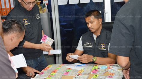 สำนักงานสลากฯลั่นตัดสิทธิข้าราชการแย่งโควตาขายหวยประชาชน เตรียมชงบอร์ดสลาก 23 ก.ย.นี้ หาข้อสรุปแก้ลอตเตอรี่แพงอีกครั้ง รวมถึงเกลี่ยโควตาใน. กองสลากเต้นหวยเก๊ แม่ค้าสารภาพ ใช้คอมพ์ปรินต์ งวดที่แล้วทำ ...