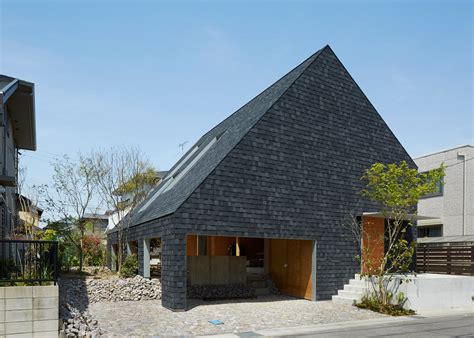 Contemporary japanese homes have elevated those principles into a wide variety of architectural styles. Japanese Family Home Features A Sheltered Exterior Garden ...