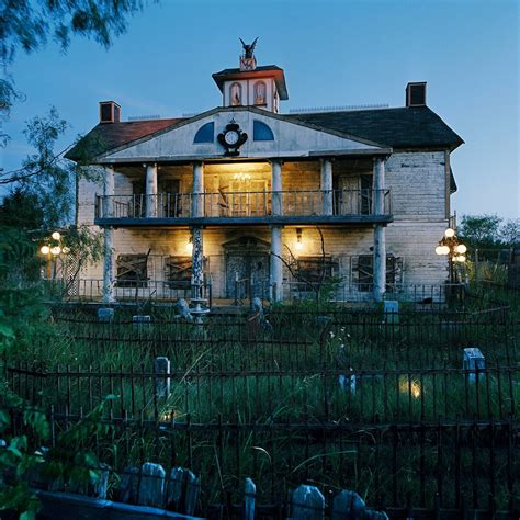 15 Of The Best Haunted Houses To Check Out In The United States