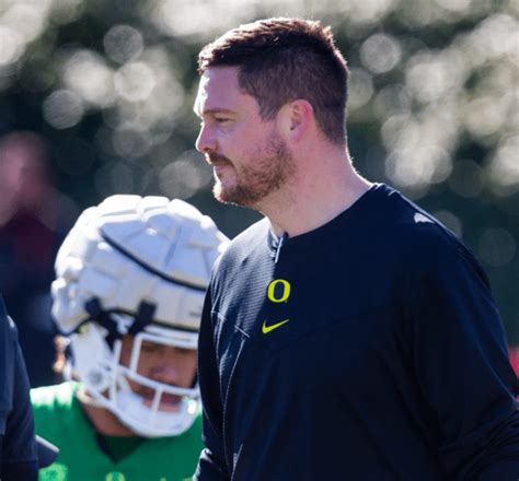 Oregon Football Dan Lanning Brings His Own Unique Style While
