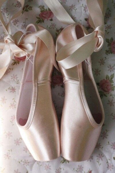 84 Best Aesthetic Pointe Shoes Images In 2020 Pointe Shoes Dance Photography Ballet Photography