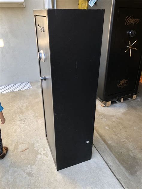 4 steps to getting your safe open if you are ever unable to open your safe (even a gun safe) and access the contents of it, we advise against trying to open it yourself. Sentry safe G5241-2B for Sale in Covina, CA - OfferUp