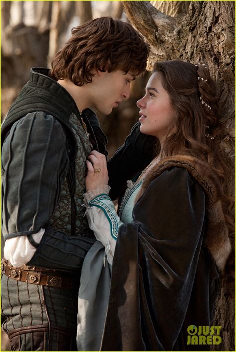 Hailee Steinfeld And Douglas Booth First Kiss In Romeo And Juliet