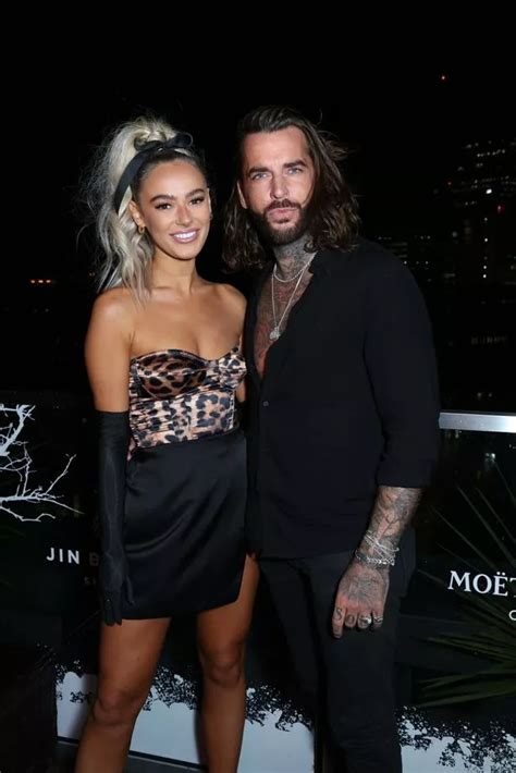 Towies Pete Wicks Puts On Cosy Display With Love Island S Lillie
