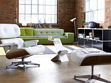 Watch the design classic eames lounge chair being manufactured in the lounge chair atelier on the vitra campus in weil am rhein (greater basel area, switzerland/germany). Inspiratie met de Lounge Chair van Vitra - Designaresse