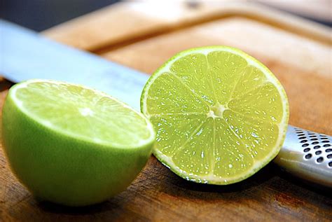 Lime Alt Du Skal Vide Om Den Sunde Limefrugt Madens Verden