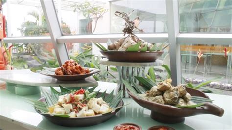 Kamu pasti sering makan daging yang teksturnya sangat keras saat digigit, ya gak? Kumpulan Menu Daging Kurban Bisa Dimasak Sendiri di Rumah ...