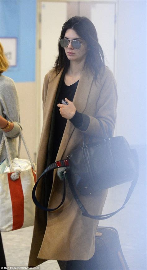 Kendall Jenner Looks Sleepy On Arrival In London For Fashion Week Daily Mail Online