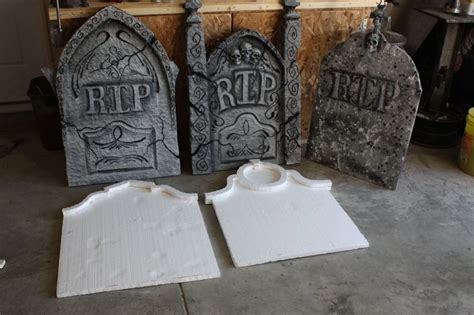 Home Made Grave Stones Diy Halloween Graveyard Halloween Headstone