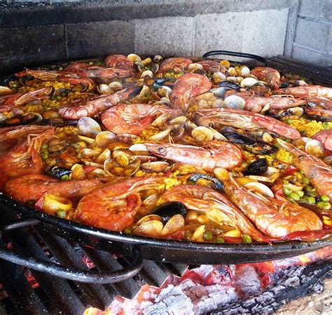 Ovvero, la ricetta originale della paella valenciana prevede carne e pesce insieme? Paella di pesce spagnola, la ricetta della mia famiglia ...