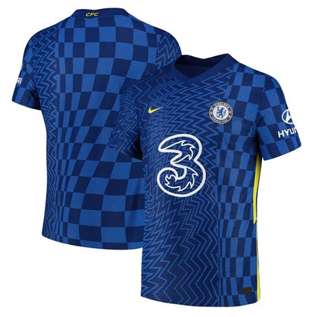 Anciennement jaune, le maillot third de cette saison passe au bleu. Chelsea dévoile son nouveau maillot domicile 2021-2022