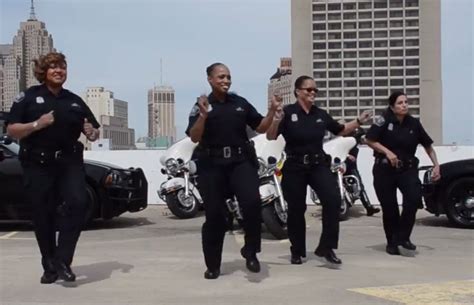 Detroit Police Leads The Running Man Dancing Challenge As Craze