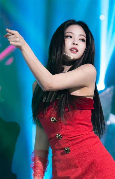 jennies solo outfits allegedly handpicked   hyun suk netizens