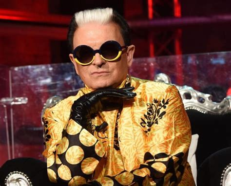 Cristiano malgioglio è un noto showman, conosciuto dal grande pubblico cristiano malgiolio ha dichiarato qualche mese fa di essere fidanzato da un paio di anni con un ragazzo turco di 38 anni! Cristiano Malgioglio: età, altezza, peso, fidanzato, com ...