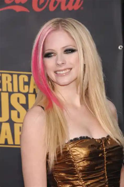 Avril Lavigne Ran So Billie Eilish Could Walk Billie Agrees College