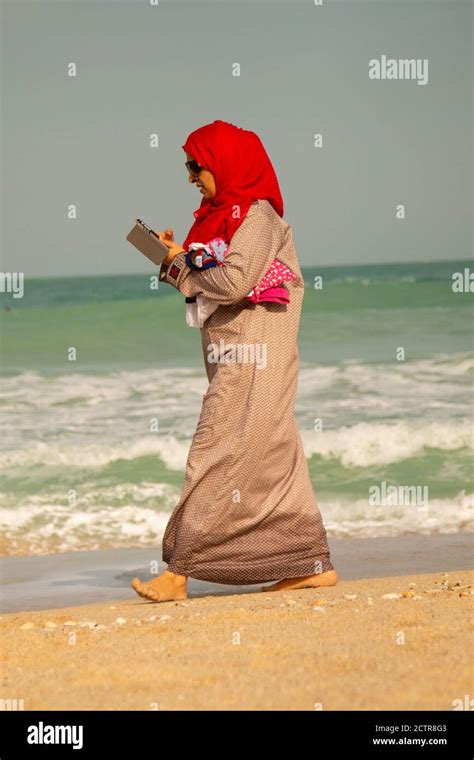 Dubai Beach Woman Hi Res Stock Photography And Images Alamy