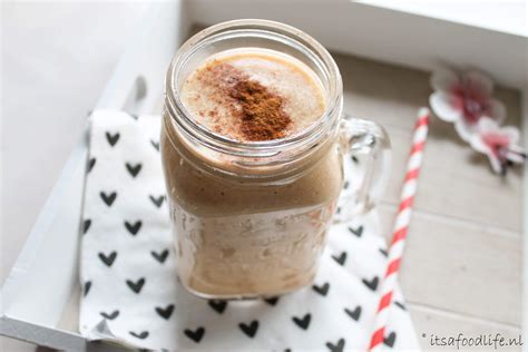 Ontbijt smoothie met havermout en banaan