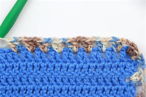 Simple-Double-Crochet-Blanket-Pattern-3 - Sigoni Macaroni