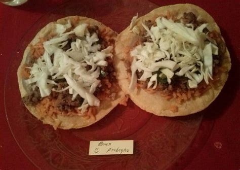 Fried tacos with ground beef and epazote ingredients: Tostadas de carne molida Receta de Estefania Arreola - Cookpad