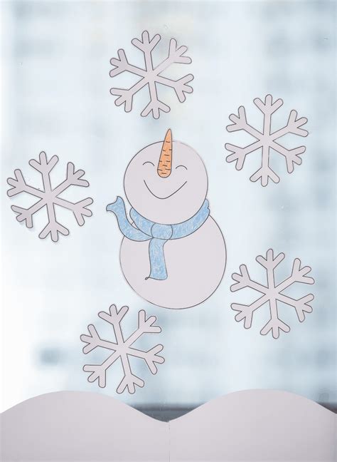 Wenn sie glück haben und es geschneit hat, können sie den winter so richtig genießen: Schneemann-Fensterbild PDF | Labbé