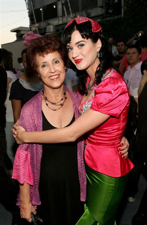 Katy Perry Celebrities With Their Moms Pictures Popsugar Celebrity