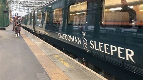 New Caledonian Sleeper Train Arrives Into Central Station Glasgow Youtube