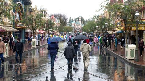 Disneyland Closing Early Due To Powerful Thanksgiving Storm