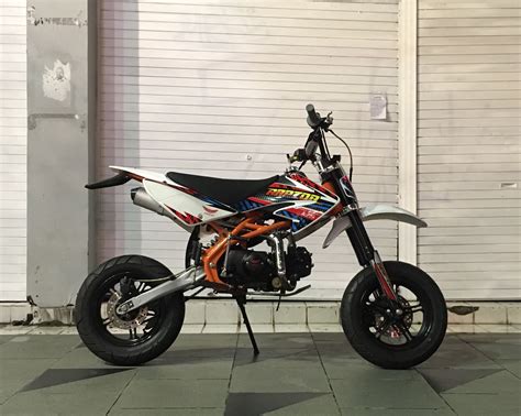 Republik indonesia reˈpublik ɪndoˈnesia (listen)), is a country in southeast asia and oceania between the indian and pacific oceans. Pit bike minimoto gazgas 125 Indonesia