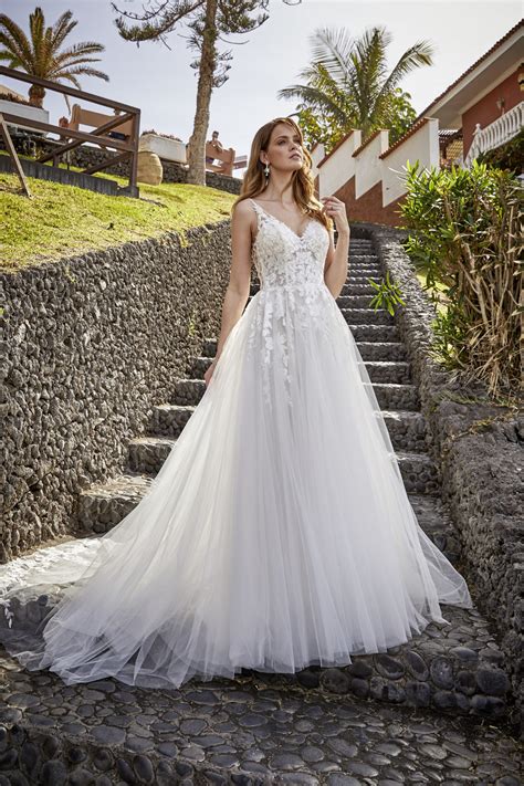 Schlichte brautkleider spitze brautkleider vintage brautkleider kurze brautkleider. Brautkleid A-Linie mit auslaufender Spitze und langer ...
