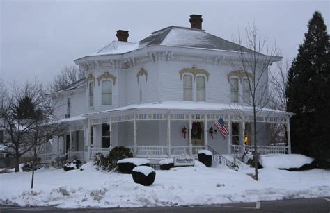 Historic Building In Hudson Ohio White Christmas In Hudso Flickr