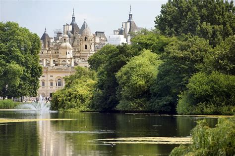 James's park (90 acres 36 hectares), which is the oldest and most ornamental of the royal parks of central london. Die 10 schönsten Parks in London : New York Habitats Blog