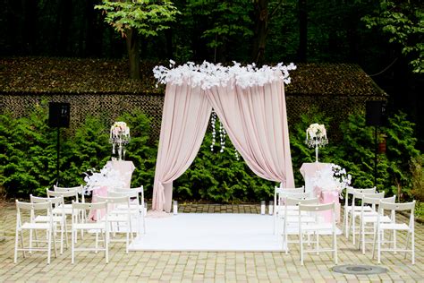 Whats The Best Fabric For A Wedding Arch What Length