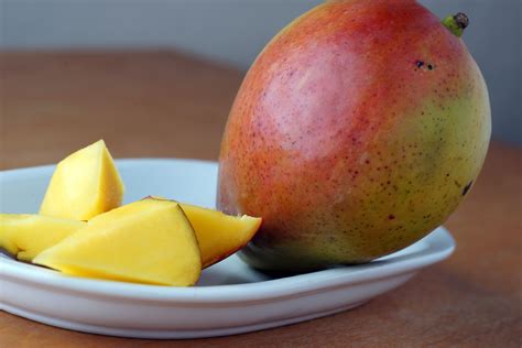 How to ripen a mango faster 1: How to Ripen Mangos Faster | Mango, Food hacks, Food