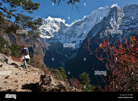 Trekking In Khumbu Region Everest Valley World Heritage Site