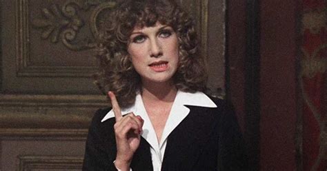Slit throat with a utility knife in the basement; Daria Nicolodi: muore la mamma di Asia Argento - Bigodino