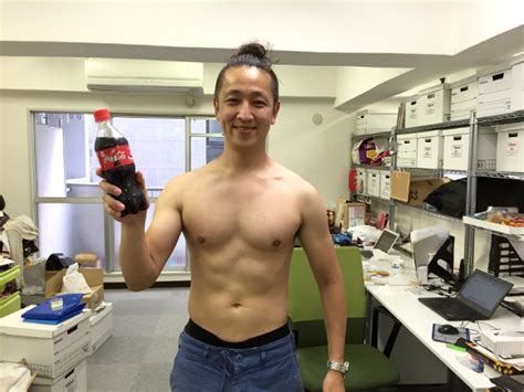 Our Japanese Writer Tries The “hold A Coke With Your Boobs” Challenge