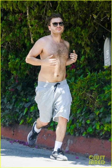 Emile Hirsch Goes For Shirtless Jog In Beverly Hills Photo 4458567