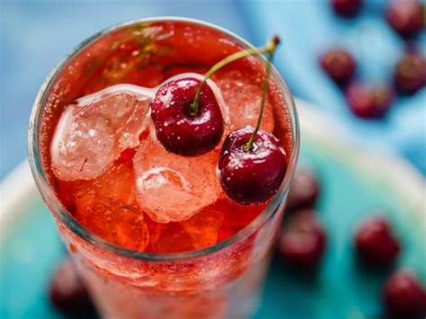This Alabama Slammer Is A Sweet Summer Classic This Bright Fruity Drink Is Commonly Enjoyed At