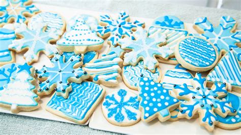 How To Decorate Cookies With Royal Icing For Beginners The Basics